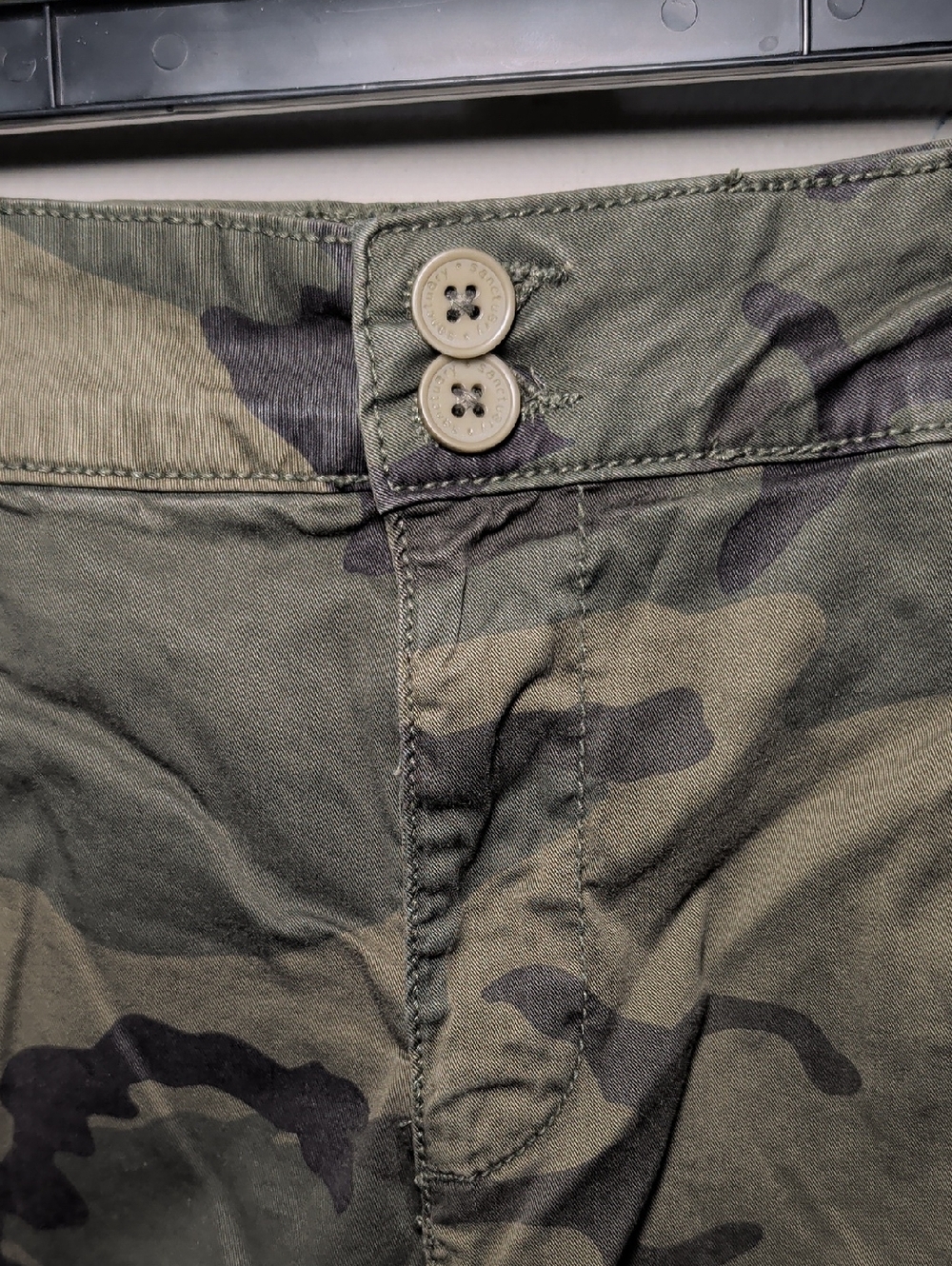 Sanctuary Standard Surplus Camo Cargo Pants Joggers Olive Green Women Size 30" - Picture 2 of 8